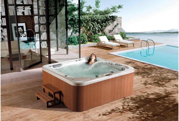 Spa jacuzzi exterior Riviera