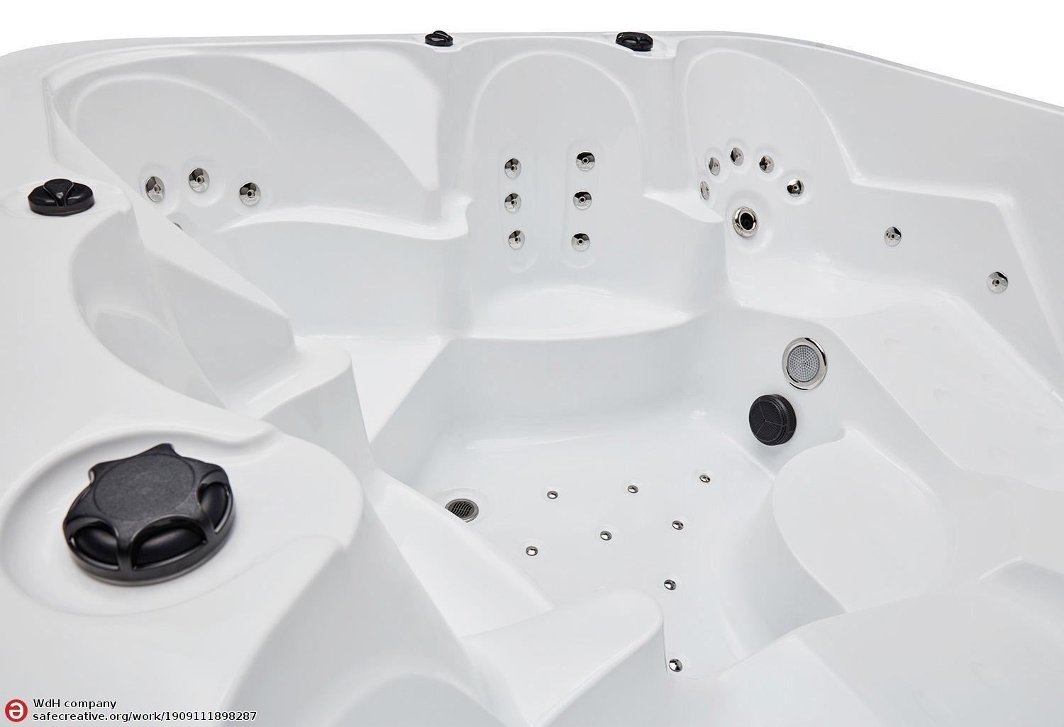 Spa jacuzzi exterior Nectar Ground