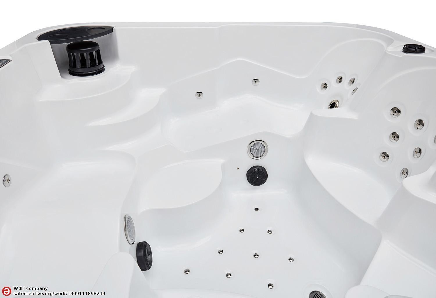 Spa jacuzzi exterior Nectar Ground